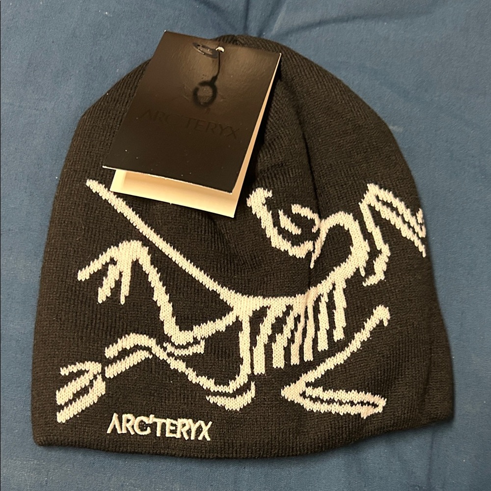 Arc'teryx Black and White Logo Beanie